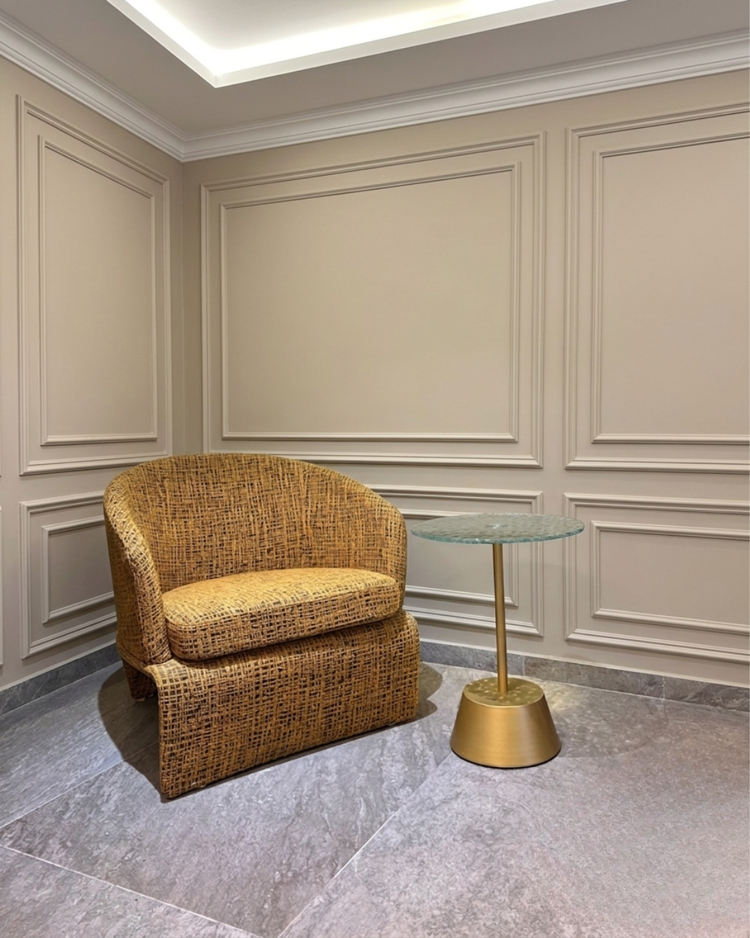 Fauteuil compact tissu texturé caramel