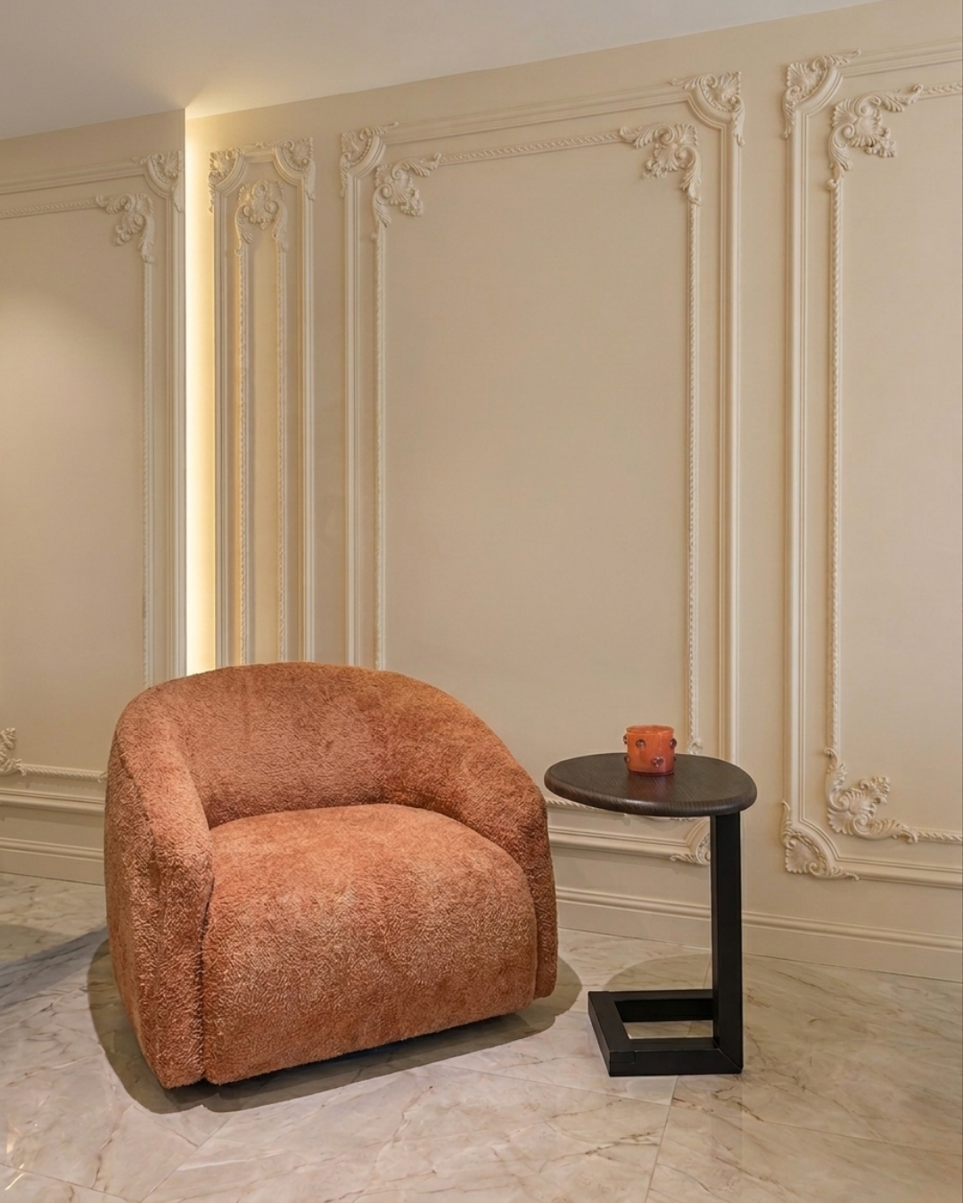 Fauteuil arrondi bouclé terracotta