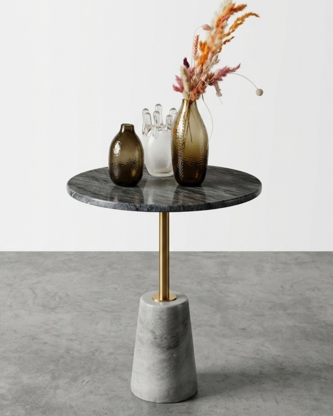 Table d'appoint élégante avec plateau effet marbre et
